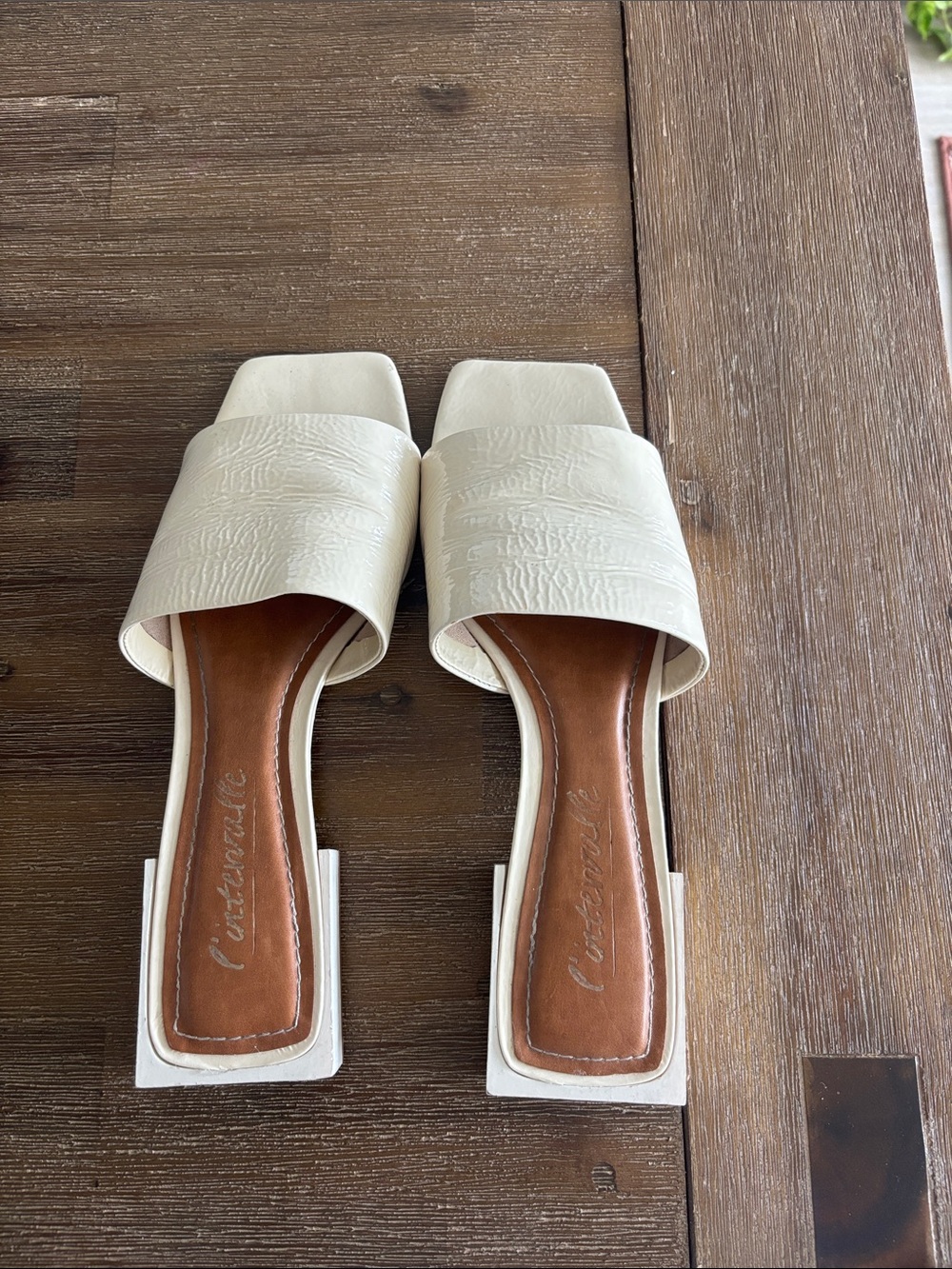 L'INTERVALLE Cream Textured Square-Toe Slide Mules